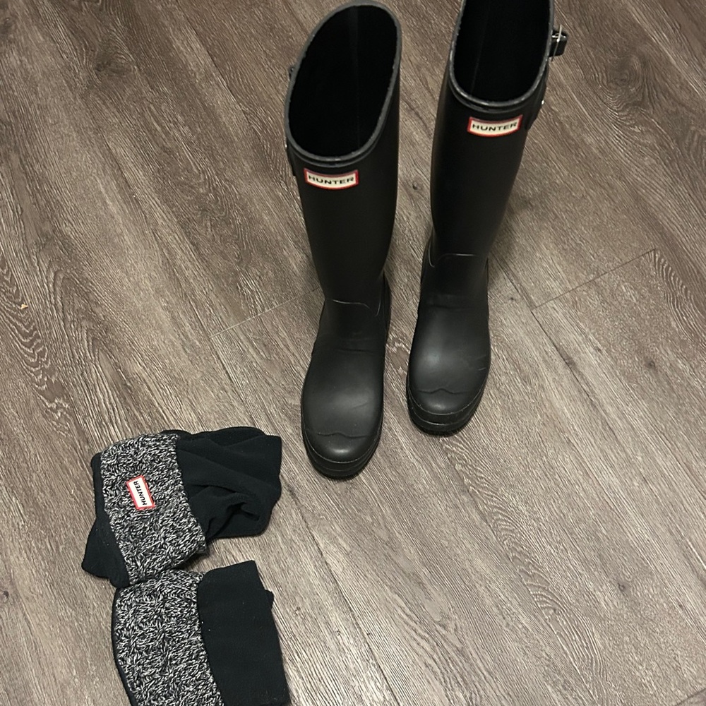 Hunter Women’s Black Rain Boots w/Socks
